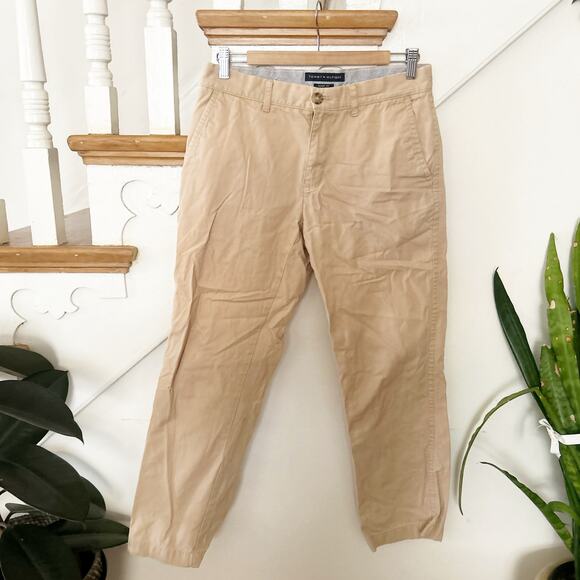 Tommy Hilfiger Mens Classic Fit Chino Pants Khaki Straight Leg Size 30x30 - Picture 1 of 6